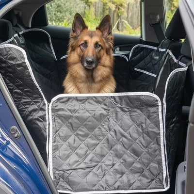 Housse voiture chien Finitions contrastées: bordures blanches pour un aspect soigné et moderne