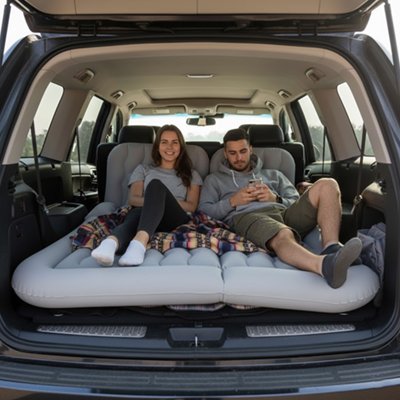 Matelas voiture Surface de couchage pour deux personnes permet d'accueillir un couple pour des nuits en road trip ou camping sauvage