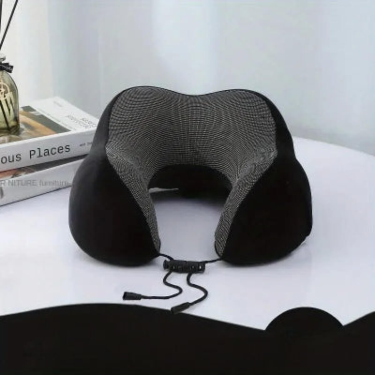 Oreiller de voyage NeckRelaxingPillow noir ergonomique pour soulager les douleurs cervicales en voiture