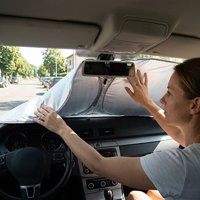 Pare soleil voiture Rangement compact Se plie facilement pour un stockage minimal dans la voiture lorsqu'il n'est pas utilisé