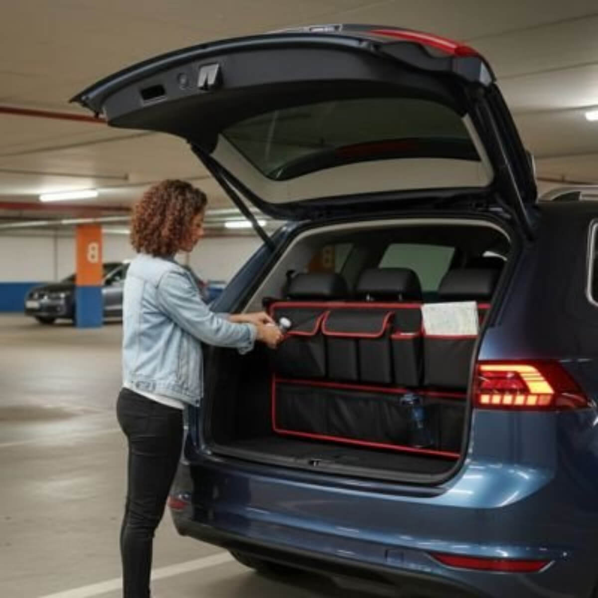 Rangement coffre voiture Bordures contrastées rouges repérage visuel rapide des compartiments et esthétique soignée